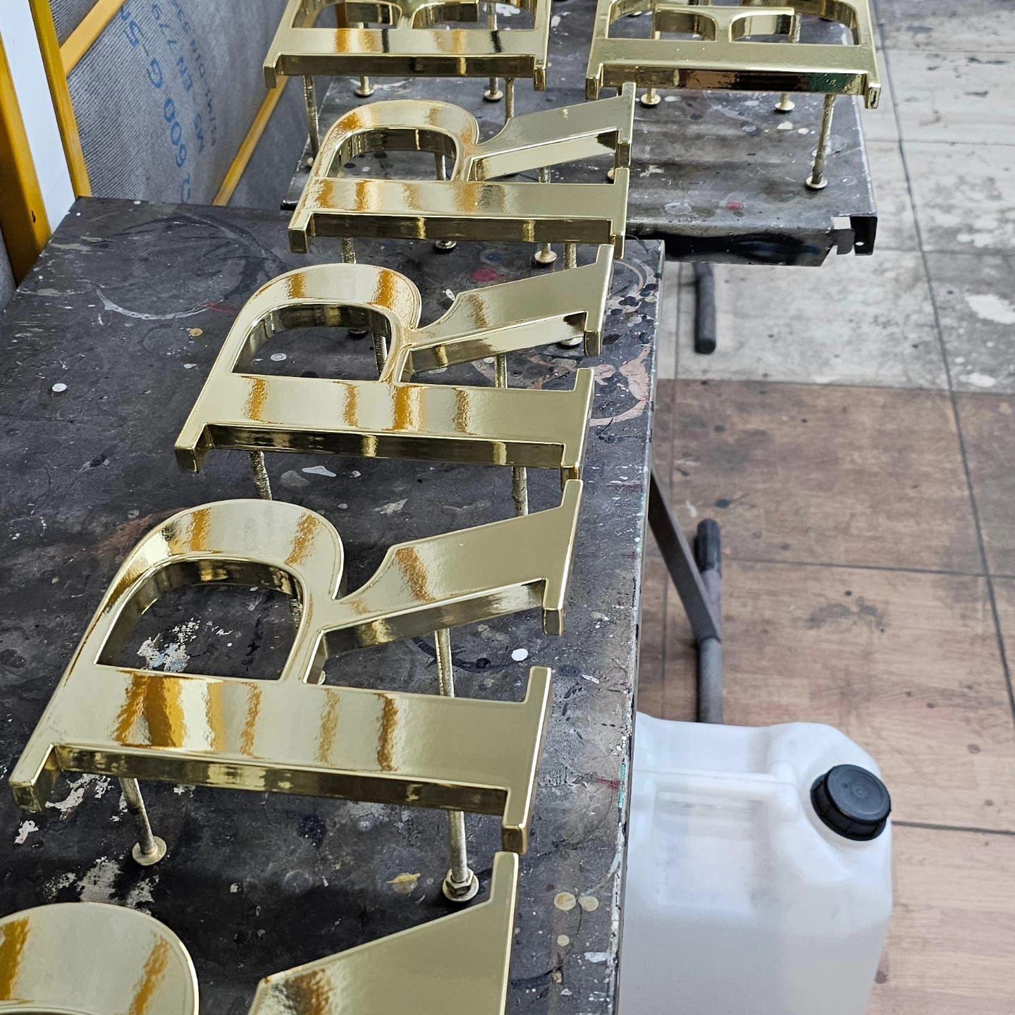 chroom24-chroom-spuiten-vlaardingen-plastic-kunststof-letters-1