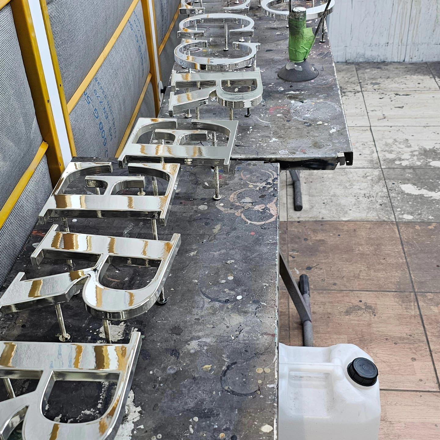 chroom24-chroom-spuiten-vlaardingen-plastic-kunststof-letters-2